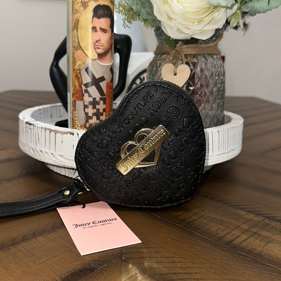 Juicy Couture Handbags - NWT juicy couture heart ♥️ wristlet ✨✨✨